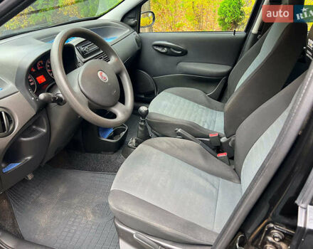 Чорний Фіат Пунто, об'ємом двигуна 1.2 л та пробігом 150 тис. км за 3990 $, фото 9 на Automoto.ua