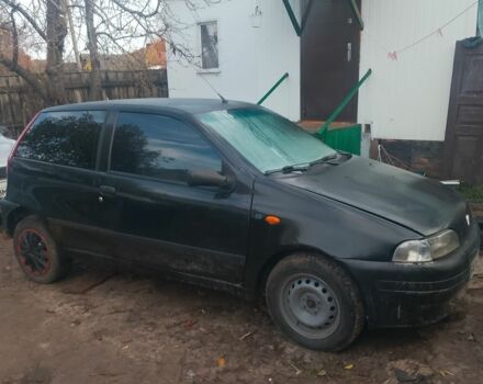 Черный Фиат Пунто, объемом двигателя 1.1 л и пробегом 200 тыс. км за 953 $, фото 1 на Automoto.ua