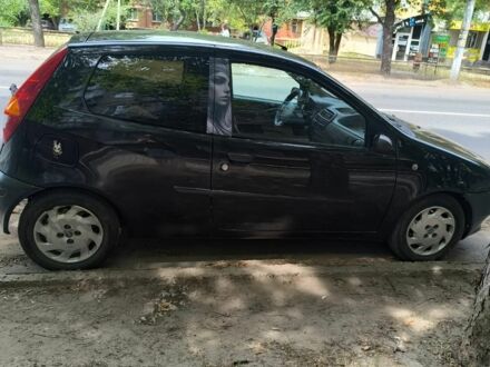 Черный Фиат Пунто, объемом двигателя 1.2 л и пробегом 200 тыс. км за 1656 $, фото 1 на Automoto.ua