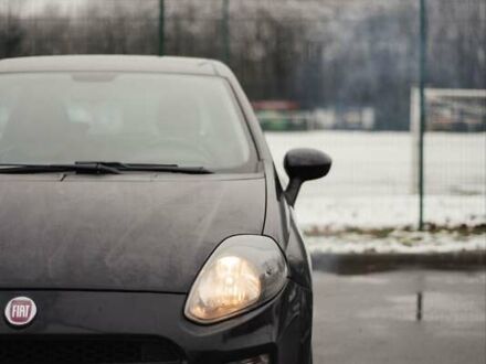 Черный Фиат Пунто, объемом двигателя 1.25 л и пробегом 230 тыс. км за 6000 $, фото 1 на Automoto.ua