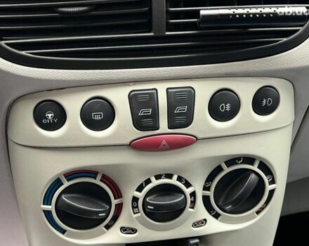 Красный Фиат Пунто, объемом двигателя 1.3 л и пробегом 234 тыс. км за 3990 $, фото 13 на Automoto.ua