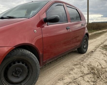 Красный Фиат Пунто, объемом двигателя 1.2 л и пробегом 490 тыс. км за 1800 $, фото 1 на Automoto.ua