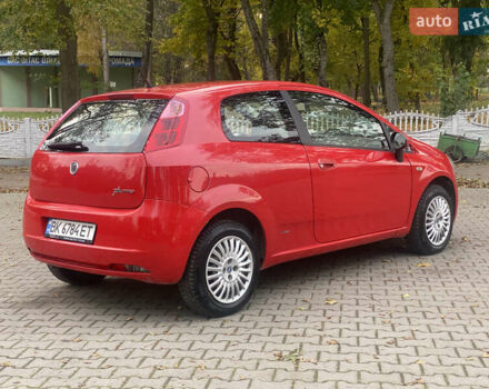 Фиат Пунто 2007 в Ровно на Automoto.ua Красный Фиат Пунто, объемом двигателя 1.37 л и пробегом 120 тыс. км за 4300 $, фото 4 на Automoto.ua