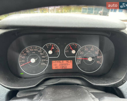 Червоний Фіат Пунто, об'ємом двигуна 1.4 л та пробігом 228 тис. км за 4000 $, фото 22 на Automoto.ua