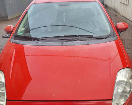 Красный Фиат Пунто, объемом двигателя 1.37 л и пробегом 174 тыс. км за 3500 $, фото 1 на Automoto.ua