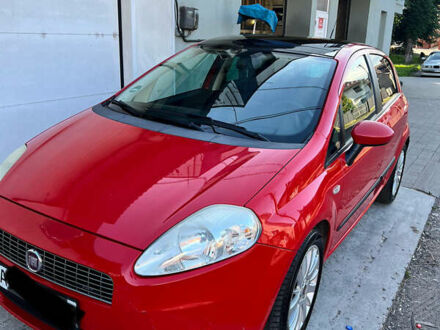 Фиат Пунто 2008 в Сваляве на Automoto.ua Красный Фиат Пунто, объемом двигателя 1.37 л и пробегом 214 тыс. км за 4400 $, фото 1 на Automoto.ua