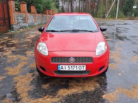 Фиат Пунто 2009 в Киеве на Automoto.ua Красный Фиат Пунто, объемом двигателя 1.24 л и пробегом 170 тыс. км за 3500 $, фото 1 на Automoto.ua