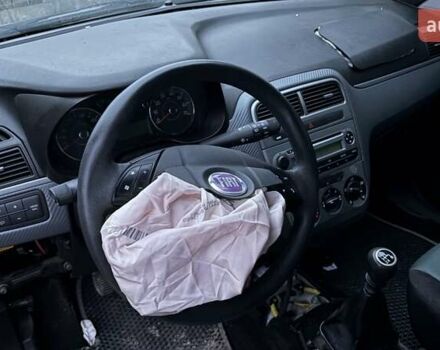 Серый Фиат Пунто, объемом двигателя 1.4 л и пробегом 190 тыс. км за 2300 $, фото 2 на Automoto.ua