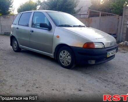 Серый Фиат Пунто, объемом двигателя 1.1 л и пробегом 200 тыс. км за 900 $, фото 1 на Automoto.ua