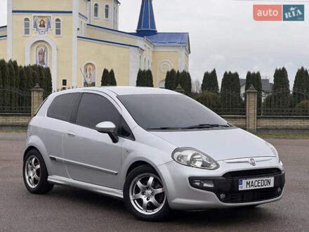 Фіат Пунто 2010 у Костополе на Automoto.ua Сірий Фіат Пунто, об'ємом двигуна 1.25 л та пробігом 258 тис. км за 4200 $, фото 1 на Automoto.ua