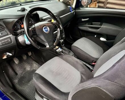 Синий Фиат Пунто, объемом двигателя 1.4 л и пробегом 253 тыс. км за 3600 $, фото 2 на Automoto.ua