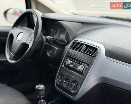 Синій Фіат Пунто, об'ємом двигуна 1.24 л та пробігом 207 тис. км за 2550 $, фото 6 на Automoto.ua
