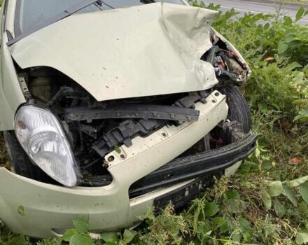 Зеленый Фиат Пунто, объемом двигателя 1.4 л и пробегом 226 тыс. км за 1200 $, фото 6 на Automoto.ua