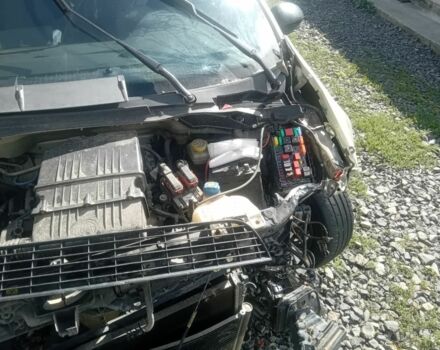 Зеленый Фиат Пунто, объемом двигателя 1.4 л и пробегом 226 тыс. км за 1200 $, фото 5 на Automoto.ua