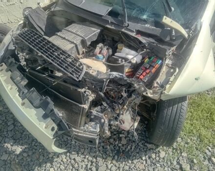 Зеленый Фиат Пунто, объемом двигателя 1.4 л и пробегом 226 тыс. км за 1200 $, фото 3 на Automoto.ua