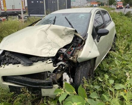 Зеленый Фиат Пунто, объемом двигателя 1.4 л и пробегом 226 тыс. км за 1200 $, фото 7 на Automoto.ua