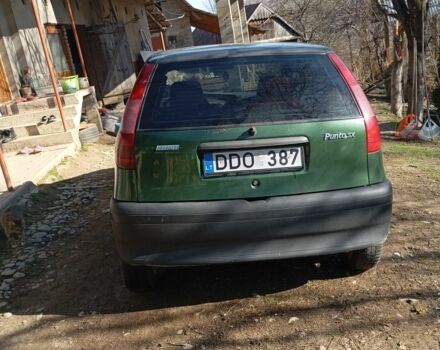 Зеленый Фиат Пунто, объемом двигателя 1.7 л и пробегом 319 тыс. км за 950 $, фото 3 на Automoto.ua
