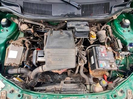 Зелений Фіат Пунто, об'ємом двигуна 1.1 л та пробігом 300 тис. км за 1900 $, фото 1 на Automoto.ua