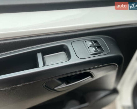 Белый Фиат Кубо, объемом двигателя 1.37 л и пробегом 13 тыс. км за 12699 $, фото 46 на Automoto.ua