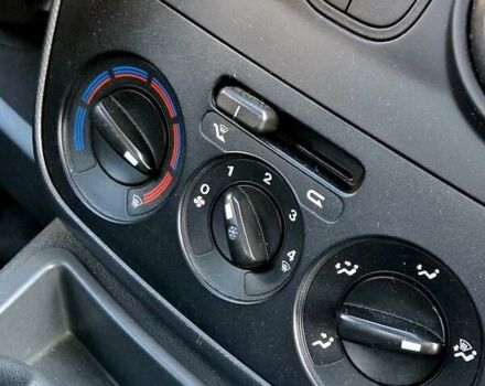 Красный Фиат Кубо, объемом двигателя 1.4 л и пробегом 144 тыс. км за 4500 $, фото 13 на Automoto.ua