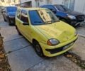 Желтый Фиат Сейченто, объемом двигателя 0.9 л и пробегом 260 тыс. км за 950 $, фото 1 на Automoto.ua