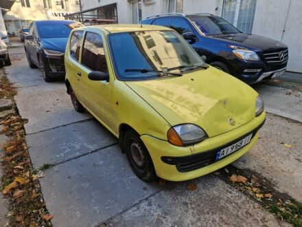 Желтый Фиат Сейченто, объемом двигателя 0.9 л и пробегом 260 тыс. км за 950 $, фото 1 на Automoto.ua