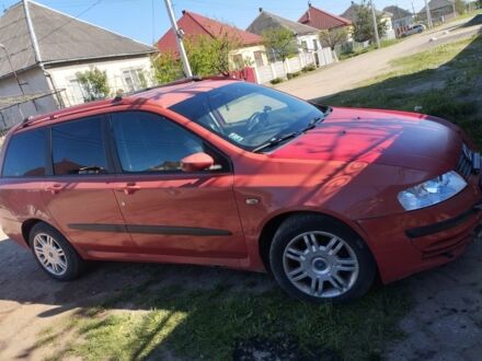 Фіат Стіло 2005 у Мукачеве на Automoto.ua Червоний Фіат Стіло, об'ємом двигуна 1.9 л та пробігом 363 тис. км за 3500 $, фото 1 на Automoto.ua
