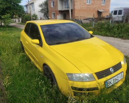 Желтый Фиат Стило, объемом двигателя 2.4 л и пробегом 286 тыс. км за 1850 $, фото 1 на Automoto.ua
