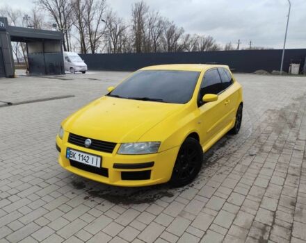 Желтый Фиат Стило, объемом двигателя 2.4 л и пробегом 280 тыс. км за 2250 $, фото 1 на Automoto.ua