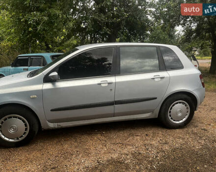 Серый Фиат Стило, объемом двигателя 1.9 л и пробегом 420 тыс. км за 2400 $, фото 2 на Automoto.ua