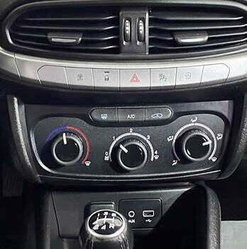 Білий Фіат Тіпо, об'ємом двигуна 1.3 л та пробігом 159 тис. км за 9450 $, фото 16 на Automoto.ua