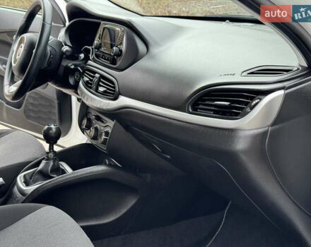 Фіат Тіпо 2020 у Смеле на Automoto.ua Білий Фіат Тіпо, об'ємом двигуна 1.37 л та пробігом 258 тис. км за 7600 $, фото 36 на Automoto.ua