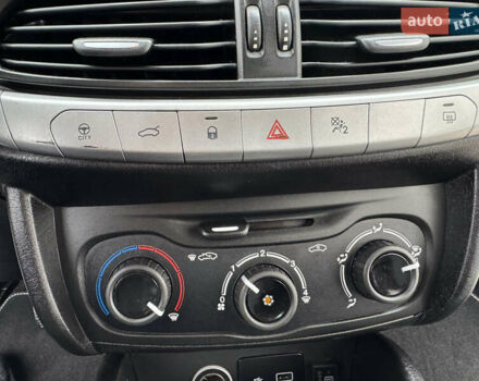 Фіат Тіпо 2020 у Смеле на Automoto.ua Білий Фіат Тіпо, об'ємом двигуна 1.37 л та пробігом 258 тис. км за 7600 $, фото 24 на Automoto.ua