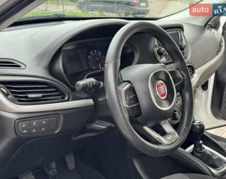 Фіат Тіпо 2020 у Смеле на Automoto.ua Білий Фіат Тіпо, об'ємом двигуна 1.37 л та пробігом 258 тис. км за 7600 $, фото 19 на Automoto.ua