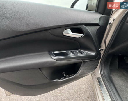 Бежевий Фіат Тіпо, об'ємом двигуна 1.37 л та пробігом 84 тис. км за 8500 $, фото 13 на Automoto.ua