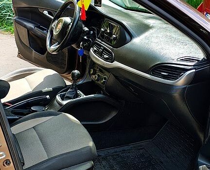 Фиат Типо, объемом двигателя 1.4 л и пробегом 62 тыс. км за 10000 $, фото 7 на Automoto.ua