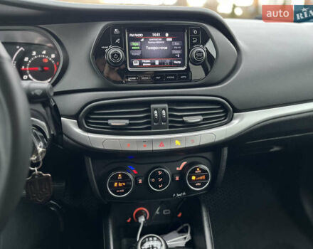 Сірий Фіат Тіпо, об'ємом двигуна 1.37 л та пробігом 89 тис. км за 12000 $, фото 5 на Automoto.ua