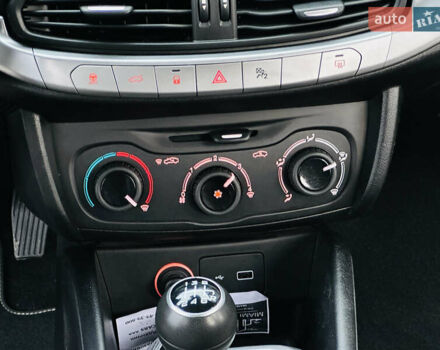 Серый Фиат Типо, объемом двигателя 1.4 л и пробегом 93 тыс. км за 8900 $, фото 26 на Automoto.ua