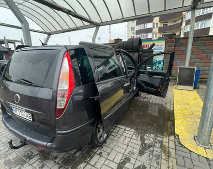 Серый Фиат Улиси, объемом двигателя 2.18 л и пробегом 260 тыс. км за 5900 $, фото 4 на Automoto.ua