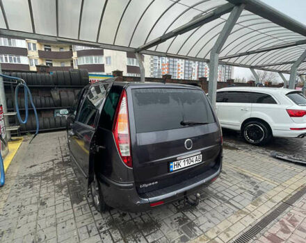 Серый Фиат Улиси, объемом двигателя 2.18 л и пробегом 260 тыс. км за 5900 $, фото 5 на Automoto.ua