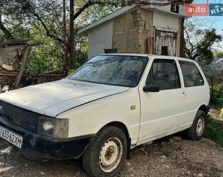 Белый Фиат Уно, объемом двигателя 1 л и пробегом 111 тыс. км за 350 $, фото 1 на Automoto.ua