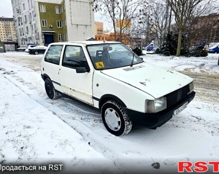 Белый Фиат Уно, объемом двигателя 1.1 л и пробегом 247 тыс. км за 500 $, фото 1 на Automoto.ua