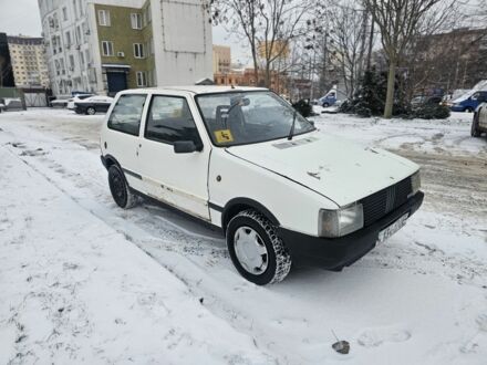 Белый Фиат Уно, объемом двигателя 1.1 л и пробегом 212 тыс. км за 500 $, фото 1 на Automoto.ua