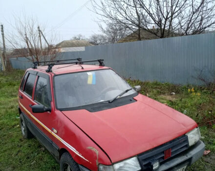 Красный Фиат Уно, объемом двигателя 1 л и пробегом 600 тыс. км за 945 $, фото 2 на Automoto.ua