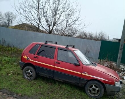 Красный Фиат Уно, объемом двигателя 1 л и пробегом 600 тыс. км за 945 $, фото 1 на Automoto.ua