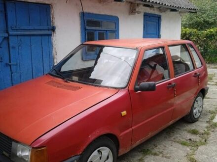 Фіат Уно 1986 у Шепетовке на Automoto.ua Червоний Фіат Уно, об'ємом двигуна 0.9 л та пробігом 320 тис. км за 846 $, фото 1 на Automoto.ua