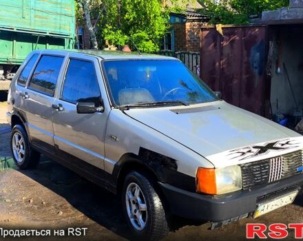 Серый Фиат Уно, объемом двигателя 1.6 л и пробегом 200 тыс. км за 560 $, фото 1 на Automoto.ua