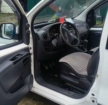 Белый Фиат Fiorino, объемом двигателя 1.25 л и пробегом 340 тыс. км за 4500 $, фото 10 на Automoto.ua