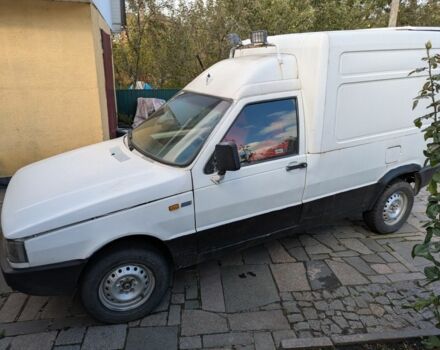 Белый Фиат Fiorino, объемом двигателя 1 л и пробегом 296 тыс. км за 550 $, фото 1 на Automoto.ua