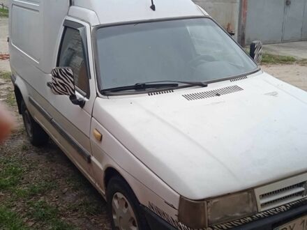 Фиат Fiorino 1999 в Вараш (Кузнецовск) на Automoto.ua Белый Фиат Fiorino, объемом двигателя 1.7 л и пробегом 750 тыс. км за 950 $, фото 1 на Automoto.ua